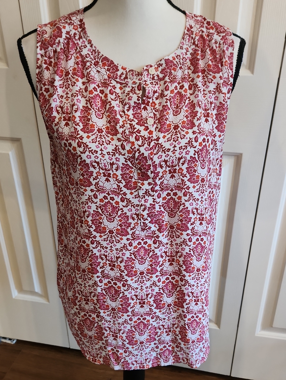 LOFT Red and White Floral Sleeveless Camisole